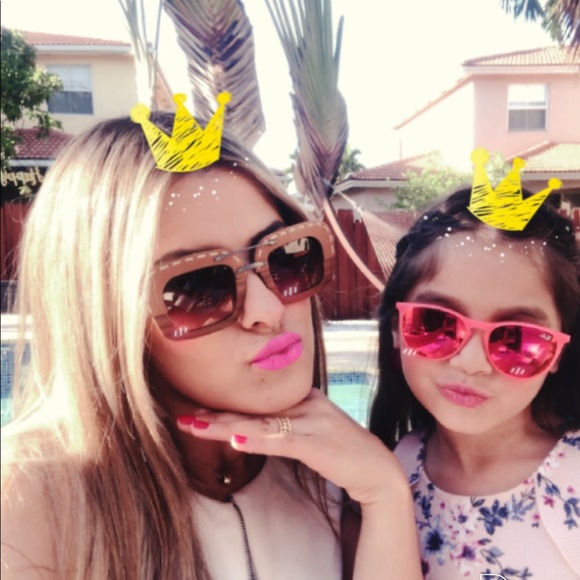 Meet your Posher, Santa - Picture 2 of 3